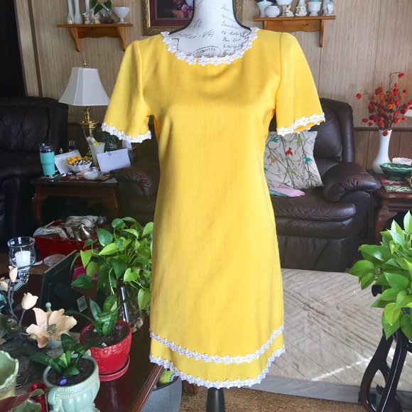 misty lane Dresses & Skirts - Vintage misty lane daisy dress 🌼🌻